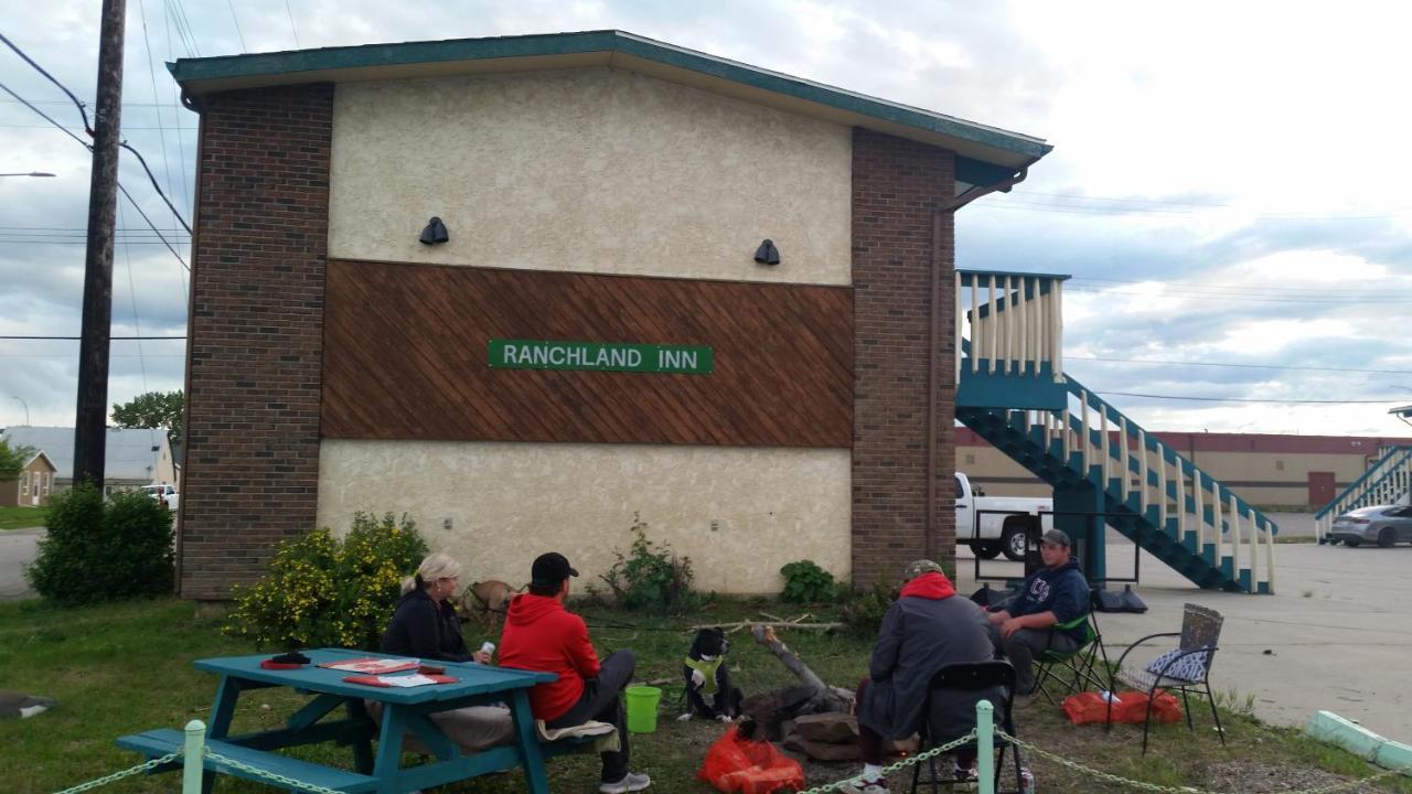 RANCHLAND Inn Nanton Exterior foto