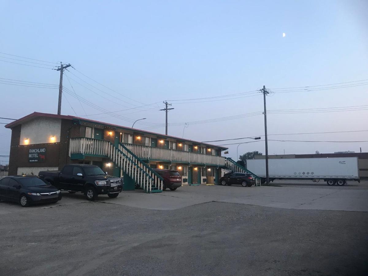 RANCHLAND Inn Nanton Exterior foto